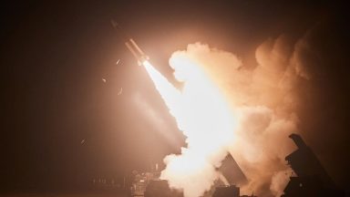Ρωσία: Αναχαίτισε μπαράζ πυραυλικών επιθέσεων με 10 ATACMS στην Κριμαία (vid)