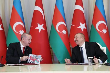 Νέα εισβολή; - Το Αζερμπαϊτζάν προειδοποιεί Ελλάδα, Γαλλία και Ινδία να μην εξοπλίζουν την Αρμενία (vid)