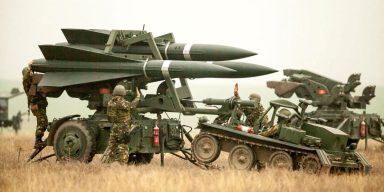 Τέλος το δωρεάν: Οι ΗΠΑ θα πουλήσουν στην Ουκρανία στρατιωτικό εξοπλισμό για τον εκσυγχρονισμό των συστημάτων Hawk
