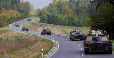 Εγκρίθηκε το σχέδιο Ε.Μακρόν; Μεγάλες ΝΑΤΟϊκές φάλαγγες με M1A1 Abrams και τεθωρακισμένα αναπτύσσονται από τρεις άξονες στα σύνορα με Ουκρανία και Λευκορωσία! (vid)