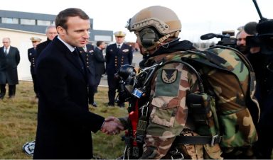 Γάλλοι στρατιωτικοί εκπαιδευτές πηγαίνουν στην Ουκρανία – Επιβεβαιώνει το Κίεβο
