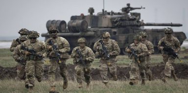 Κατάσταση έκτακτης ανάγκης στη Βαλτική: Οχυρώσεις, ειδικά Bunker για μαχητικά και απαγόρευση κυκλοφορίας – ΝΑΤΟϊκές δυνάμεις στα σύνορα με Ρωσία
