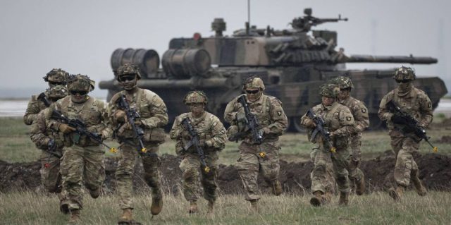 Κατάσταση έκτακτης ανάγκης στη Βαλτική: Οχυρώσεις, ειδικά Bunker για μαχητικά και απαγόρευση κυκλοφορίας - ΝΑΤΟϊκές δυνάμεις στα σύνορα με Ρωσία