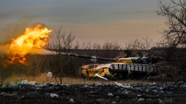 Αποκλείστηκε η ουκρανική φρουρά του Βουλεντάρ: Ο ρωσικός Στρατός κατέλαβε την Παρασκόβιεφκα και μπαίνει στην Κονσταντινόφκα!