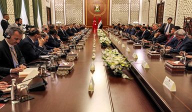 Έπεσαν οι υπογραφές για τον «Δρόμο της Ανάπτυξης»: H Toυρκία συνδέεται με τον Περσικό Κόλπο – Ιστορικές συμφωνίες Ερντογάν