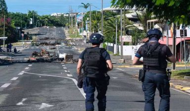 “Ματώνει” η Γαλλία στη Νέα Καληδονία: Μάχες πάνοπλων αυτονομιστών με τις γαλλικές δυνάμεις ασφαλείας – Υπό πολιορκία η πόλη (vid)