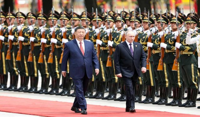 Ιστορική συνάντηση Πούτιν-Σι Τζινπίνγκ με τα «πυρηνικά βαλιτσάκια» ανά χείρας: Η τελευταία σύνοδος πριν την εισβολή στη Ταϊβάν - «Για πάντα αδέρφια Ρώσοι και Κινέζοι»