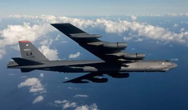 Αμερικανικό βομβαρδιστικό B-52Η προσομοίωσε πυρηνικό πλήγμα στο Καλίνινγκραντ – Οι Ουκρανοί επιτέθηκαν σε βάση της ρωσικής πυρηνικής τριάδας (vid)