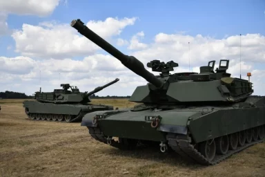M1 Abrams “ρολάρουν” στην Πολωνία: ΝΑΤΟϊκή τεθωρακισμένη ταξιαρχία άμεσης επέμβασης για Ουκρανία – Έργα επιμελητείας διπλής χρήσης στήνει η ΕΕ