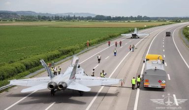 Μέχρι και η Ελβετία ετοιμάζεται για σύρραξη: Μαχητικά F/A-18 προσγειώθηκαν σε αυτοκινητόδρομο για πρώτη φορά από το 1991 (vid)