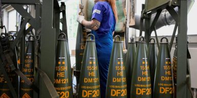 Η γερμανική εταιρεία Rheinmetall ανοίγει εργοστάσιο παραγωγής πυρομαχικών των 155 χιλιοστών στη Λιθουανία