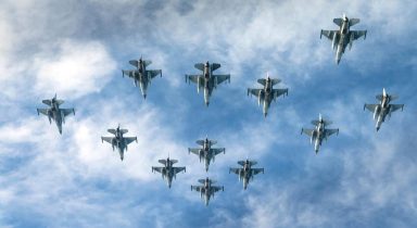 Ουκρανικά F-16 θα επιχειρούν από Ρουμανία και Πολωνία – Παραδοχή ΗΠΑ: “Οι Ουκρανοί κατέρριψαν με Patriot ρωσικά αεροσκάφη εντός του ΕΕΧ της Μόσχας”