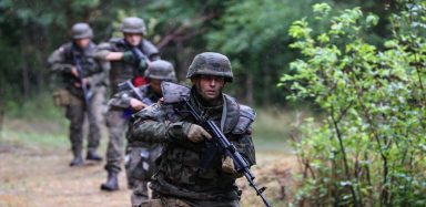 Αυξάνεται η ένταση: Πολωνός στρατιώτης νεκρός στα σύνορα με Λευκορωσία – Toν μαχαίρωσαν…