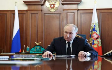 Ρωσία: «Ο Πρόεδρος Πούτιν έχει πιο σοβαρά ζητήματα να ασχοληθεί από το ντιμπέιτ Τραμπ – Μπάιντεν»