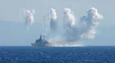 Η Αθήνα «ψάχνεται» και η Τουρκία κλιμακώνει: Παραβάσεις και συγκέντρωση πολεμικών πλοίων νότια της Κάσου