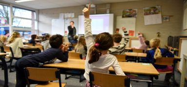 Λετονία: Το Συνταγματικό Δικαστήριο επικύρωσε τον νόμο που απαγορεύει τα ρωσικά στα σχολεία