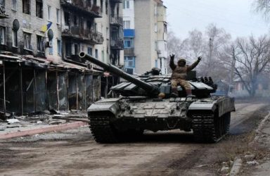 Ο ρωσικός Στρατός μπαίνει στο Ανατ. Κουπιάνσκ δύο χρόνια μετά την εκδίωξη του: Έπεσε η Στέποβα Νεβοσελόφκα – Η μάχη για την πόλη ξεκινά